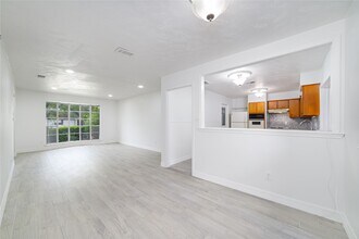 10830 Sela Ln in Houston, TX - Building Photo - Building Photo