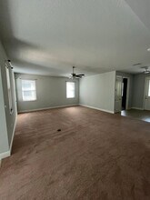 7025 Briar Hill Ct in Tampa, FL - Foto de edificio - Building Photo