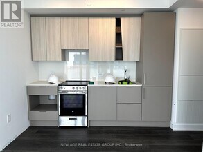 3900 Confederation Pkwy in Mississauga, ON - Building Photo - Building Photo