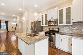 719 E Thompson St in Philadelphia, PA - Building Photo - Building Photo