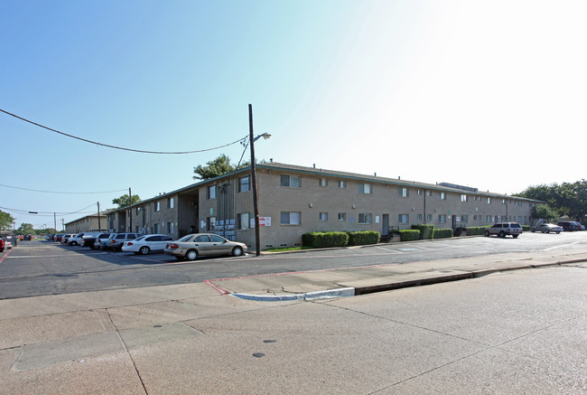 Brentwood in Irving, TX - Foto de edificio - Building Photo