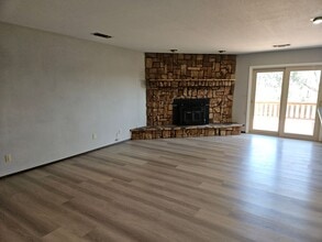 728 Collyer Dr in Redding, CA - Building Photo - Building Photo