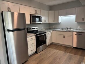 1646 W 42nd St in Davenport, IA - Building Photo - Building Photo