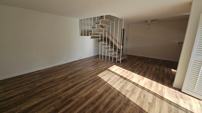 9574 Easter Way in San Diego, CA - Building Photo - Building Photo