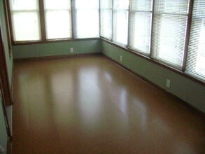 209 W Eureka St in Champaign, IL - Building Photo - Building Photo