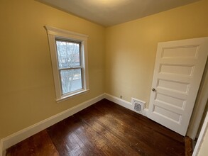 227 Holland St, Unit 1 in Somerville, MA - Foto de edificio - Building Photo