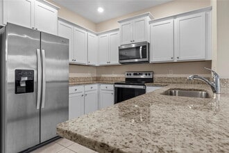 5260 Sunshine Dr in Wildwood, FL - Foto de edificio - Building Photo