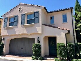 21 Oakfield in Irvine, CA - Building Photo