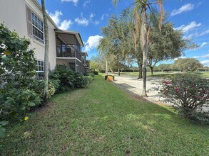 9001 Jacaranda Ln, Unit 107 in Plantation, FL - Foto de edificio - Building Photo