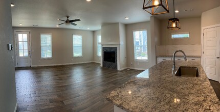 1735 W Whitney Ln in Rogers, AR - Foto de edificio - Building Photo
