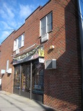 106-15 Corona Ave in Flushing, NY - Foto de edificio - Building Photo