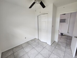 1302 E 149th Ave, Unit Apartment A in Lutz, FL - Foto de edificio - Building Photo