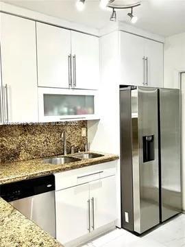 1590 NE 141st St in North Miami, FL - Building Photo - Building Photo