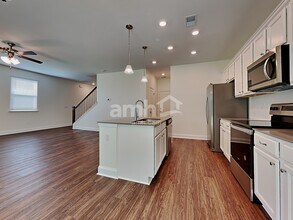 302 West St in Moncks Corner, SC - Foto de edificio - Building Photo