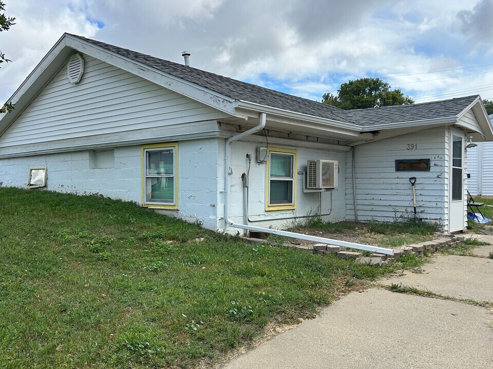 391 2nd Ave SW in Dickinson, ND - Foto de edificio