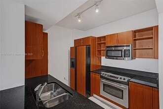 2775 NE 187th St, Unit 202 in Miami, FL - Building Photo - Building Photo