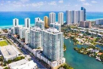 300 Sunny Isles Blvd in Sunny Isles Beach, FL - Building Photo - Building Photo