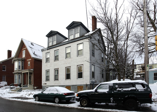 197 Spring St in Portland, ME - Foto de edificio - Building Photo