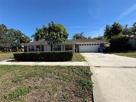 13513 Shady Shores Dr in Tampa, FL - Building Photo