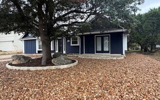 414 Summit Ridge Dr N in Lago Vista, TX - Building Photo