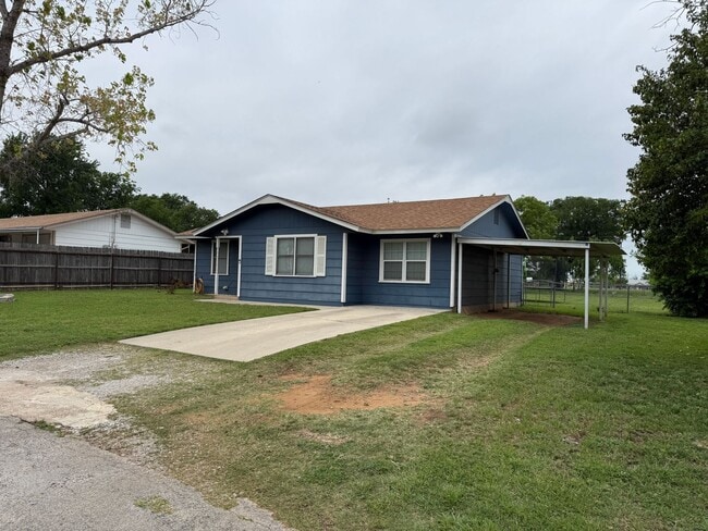 2403 Ave D in Brownwood, TX - Building Photo - Building Photo