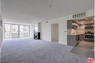 11711 Ohio Ave-Unit -214 in Los Angeles, CA - Building Photo - Building Photo