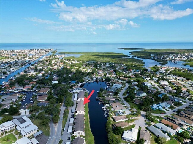 4533 Marine Pkwy in New Port Richey, FL - Foto de edificio - Building Photo