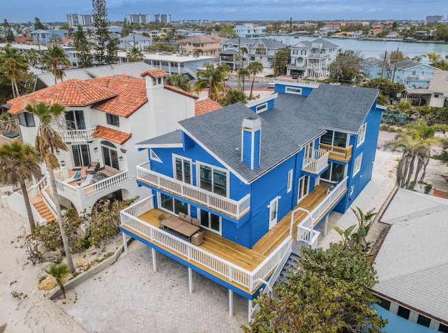 8432 W Gulf Blvd, Unit Sailfish in St. Petersburg, FL - Foto de edificio - Building Photo