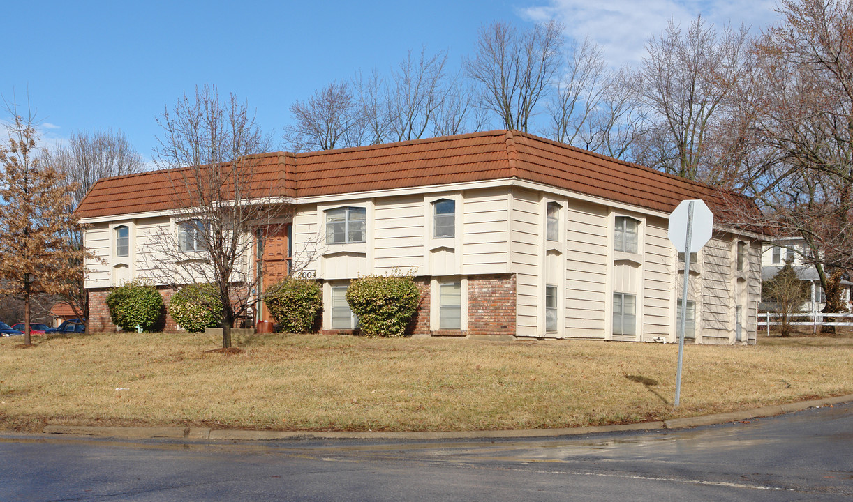 Spanish Crest in Lawrence, KS - Building Photo