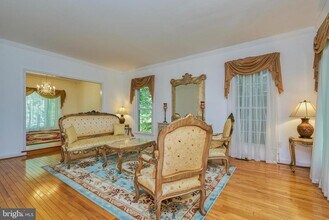 2 Royal Dominion Ct in Bethesda, MD - Building Photo - Building Photo