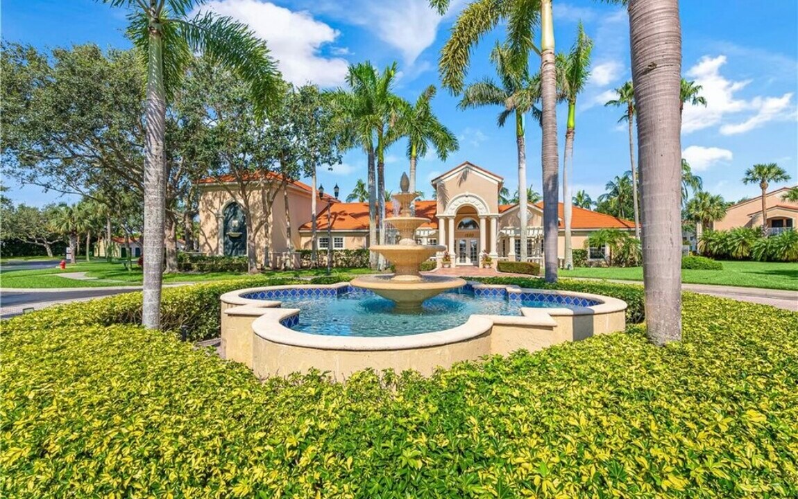 1650 N 42nd Cir, Unit #203 in Vero Beach, FL - Foto de edificio