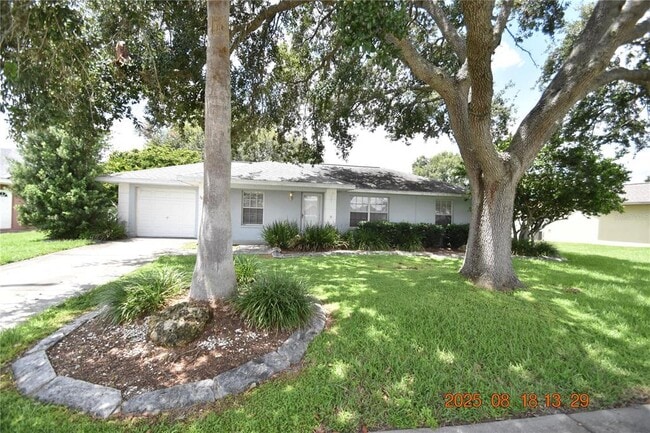 38927 Carr Dr in Zephyrhills, FL - Building Photo - Building Photo