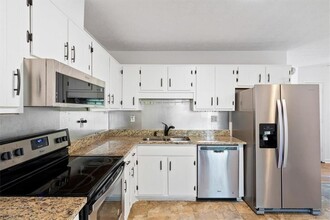 2822 Fantasy Ln in Decatur, GA - Foto de edificio - Building Photo
