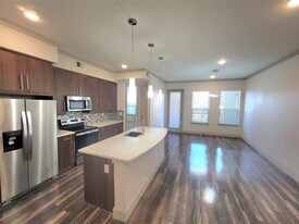 1800 St Joseph Pkwy, Unit 125 in Houston, TX - Building Photo