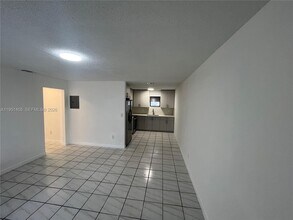 1719B NW 16th St in Miami, FL - Building Photo - Building Photo