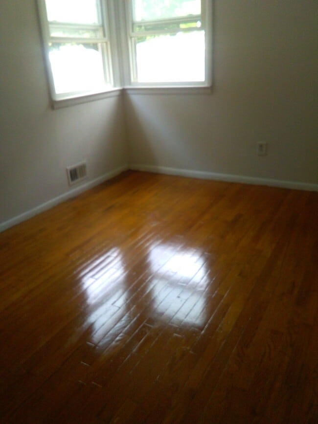 105 Rustic Pl in Staten Island, NY - Foto de edificio - Building Photo