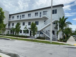 6425 NW 103rd Pl, Unit 110 in Doral, FL - Foto de edificio - Building Photo