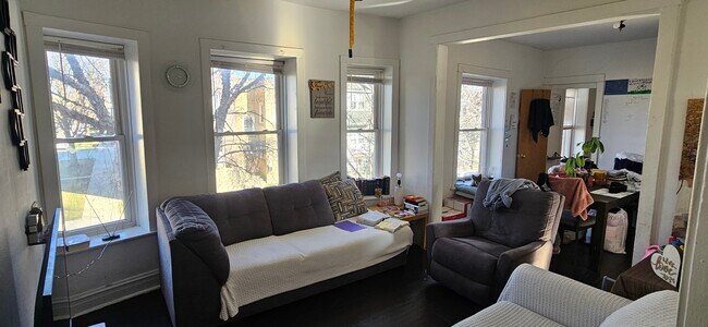 3858 N St Louis Ave, Unit 2 in Chicago, IL - Foto de edificio - Building Photo