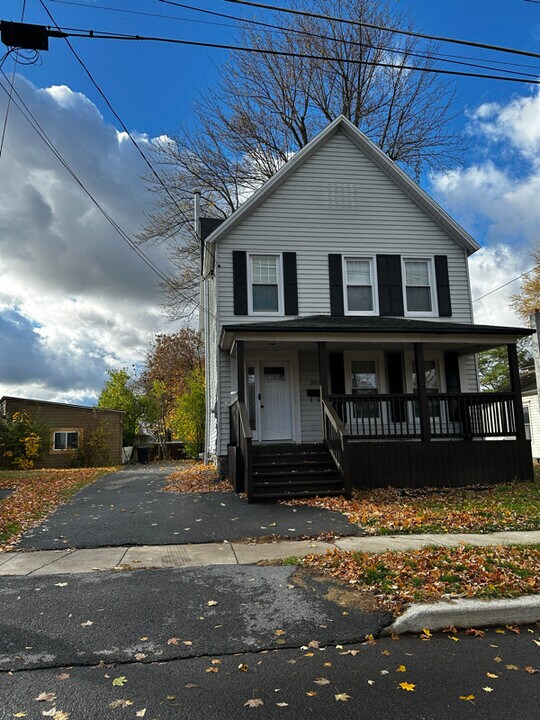 307 W Lynde St in Watertown, NY - Building Photo