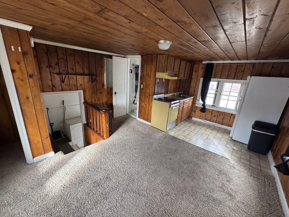 1042 S 4th Ave in Pocatello, ID - Building Photo