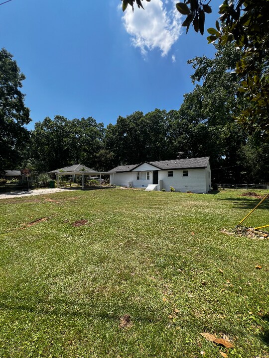 5026 Lochlain Dr in Charlotte, NC - Building Photo