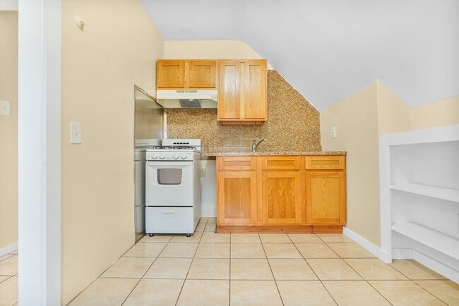 94 Rockland St in New Bedford, MA - Building Photo - Building Photo