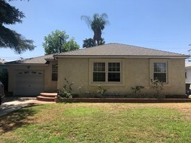 17800 Hartland St in Reseda, CA - Building Photo