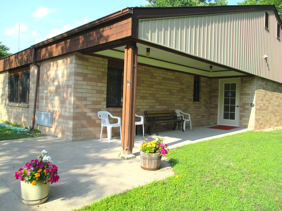 Willow Square in Parkers Prairie, MN - Foto de edificio