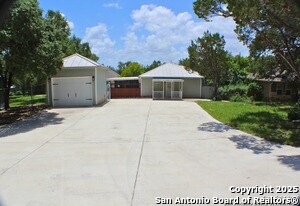 320 Lighthouse in Canyon Lake, TX - Building Photo
