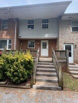 329 Skyline Pl in Front Royal, VA - Building Photo