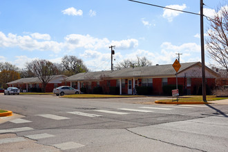 Adair Apartments in Norman, OK - Building Photo - Building Photo