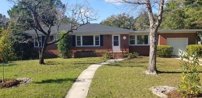 property at 211 Oak Leaf Dr