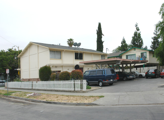 470 E Branham Way in San Jose, CA - Foto de edificio - Building Photo