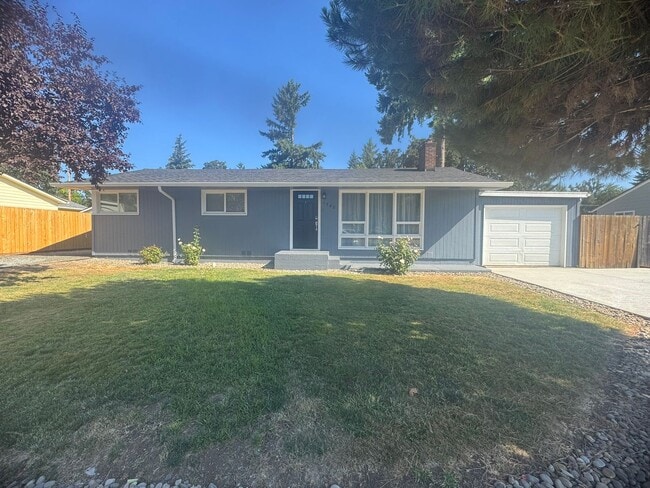 1548 Bryant Ave in Cottage Grove, OR - Foto de edificio - Building Photo